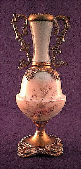 Wavecrest decorated art glass vase ornament w/handles  