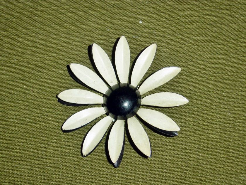 VINTAGE costume black and white enamel daisy BROOCH pin mid century 